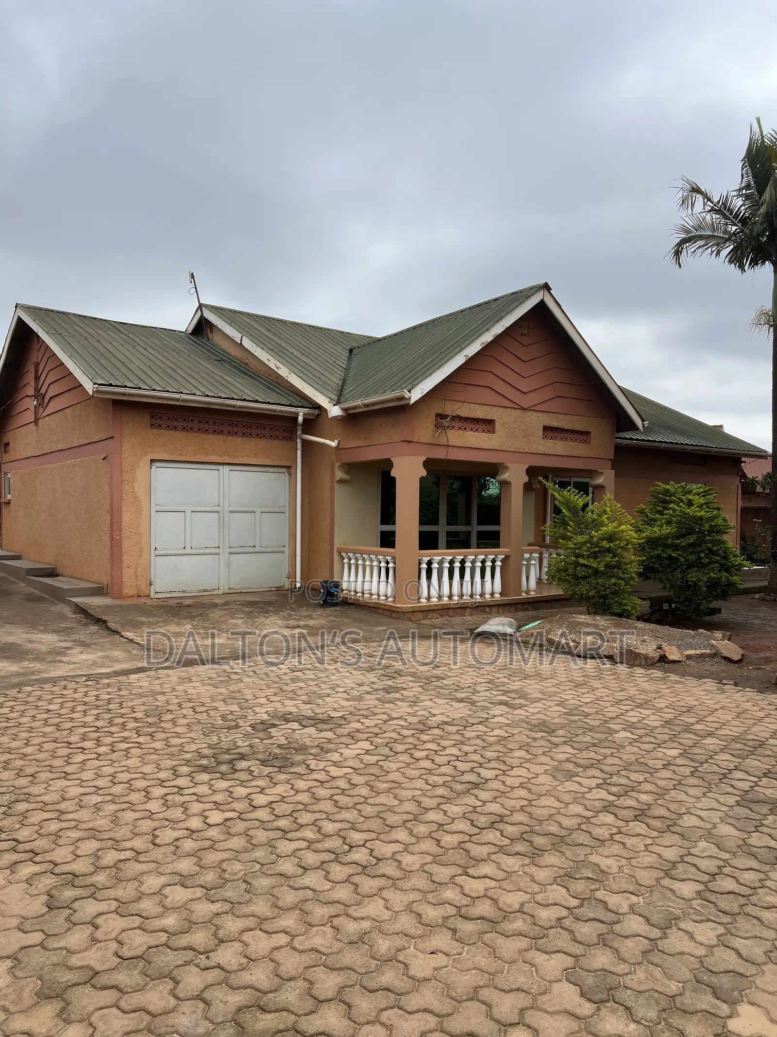 3bdrm Bungalow in Bweyogerere Central, Kira for sale