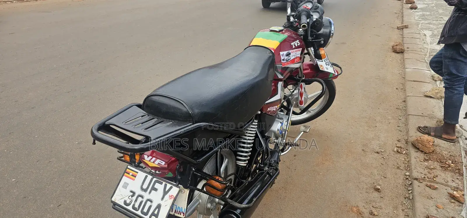 TVS HLX 125 2023 Red