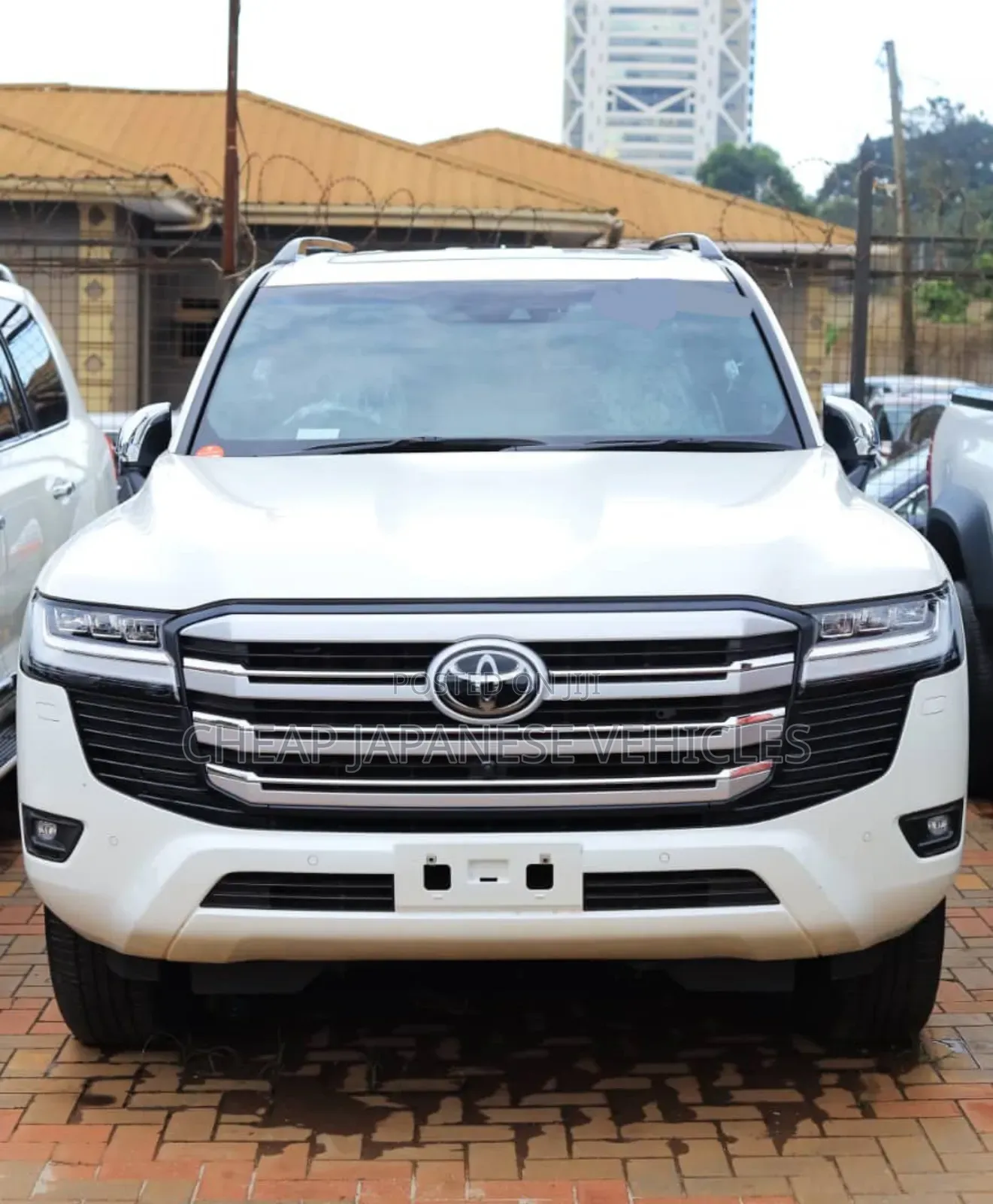Toyota Land Cruiser LC300 2024 White