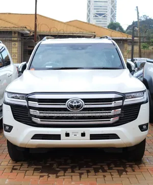 Toyota Land Cruiser LC300 2024 White