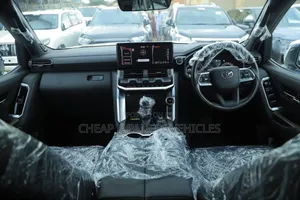 Toyota Land Cruiser LC300 2024 White