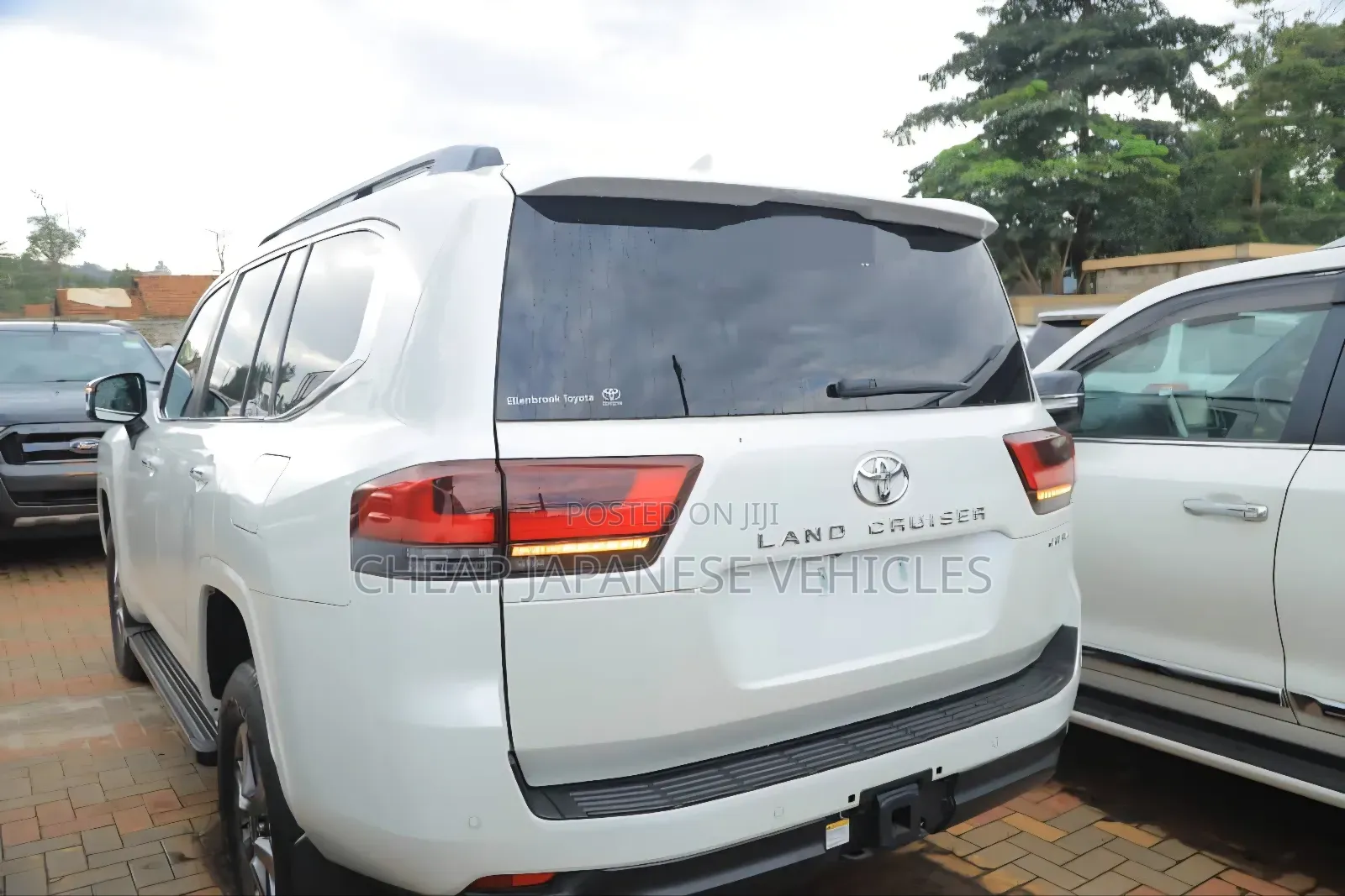 Toyota Land Cruiser LC300 2024 White