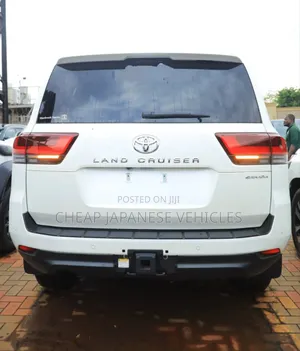Toyota Land Cruiser LC300 2024 White