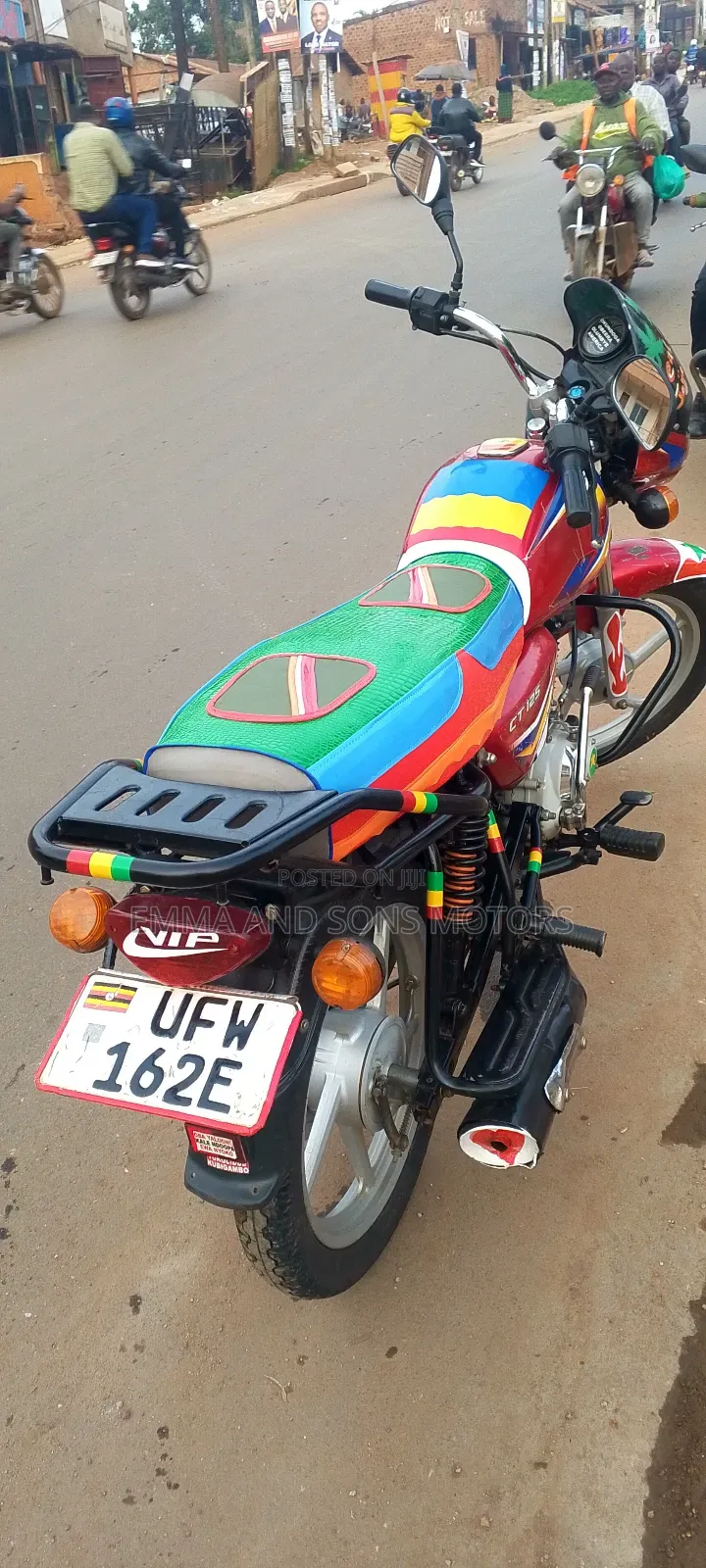 Bajaj Boxer 125 2023 Red