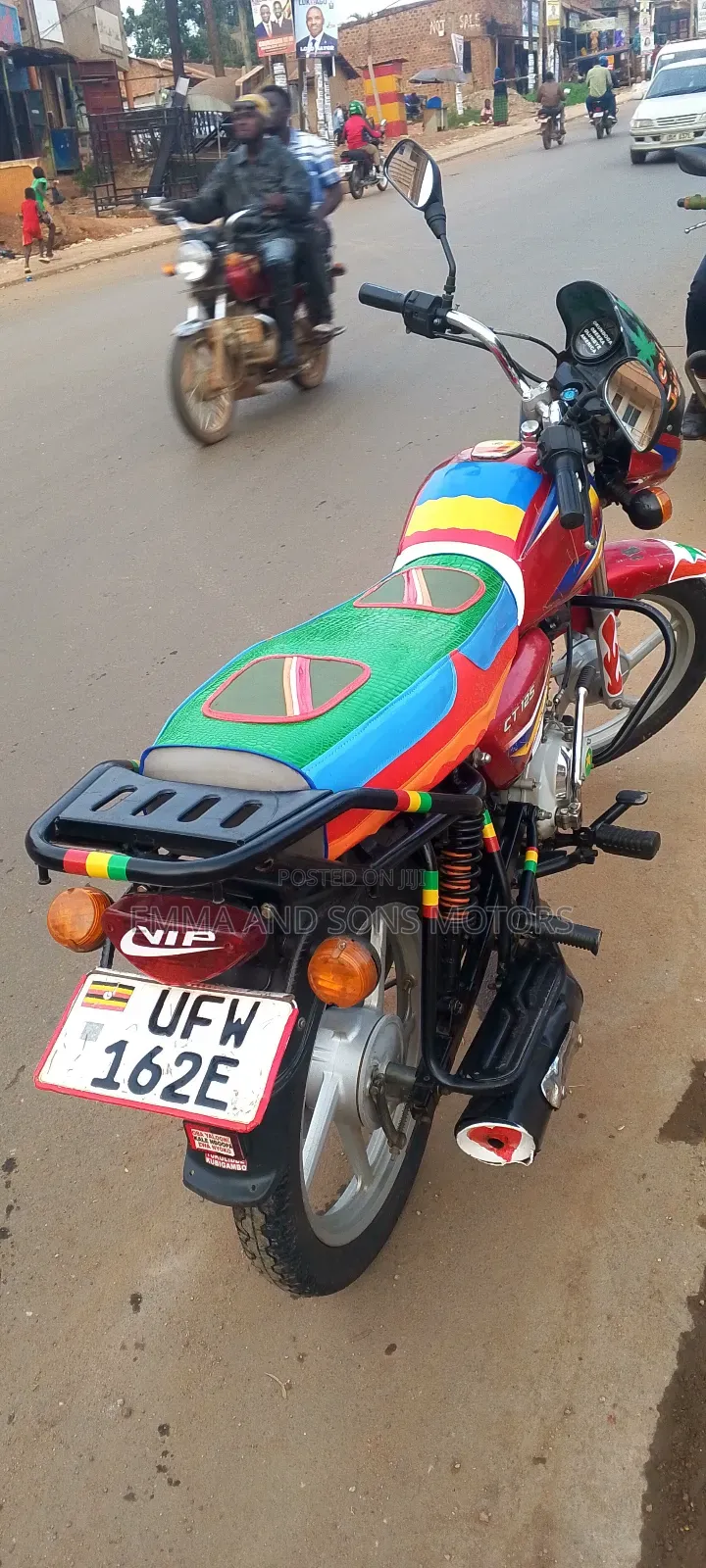 Bajaj Boxer 125 2023 Red