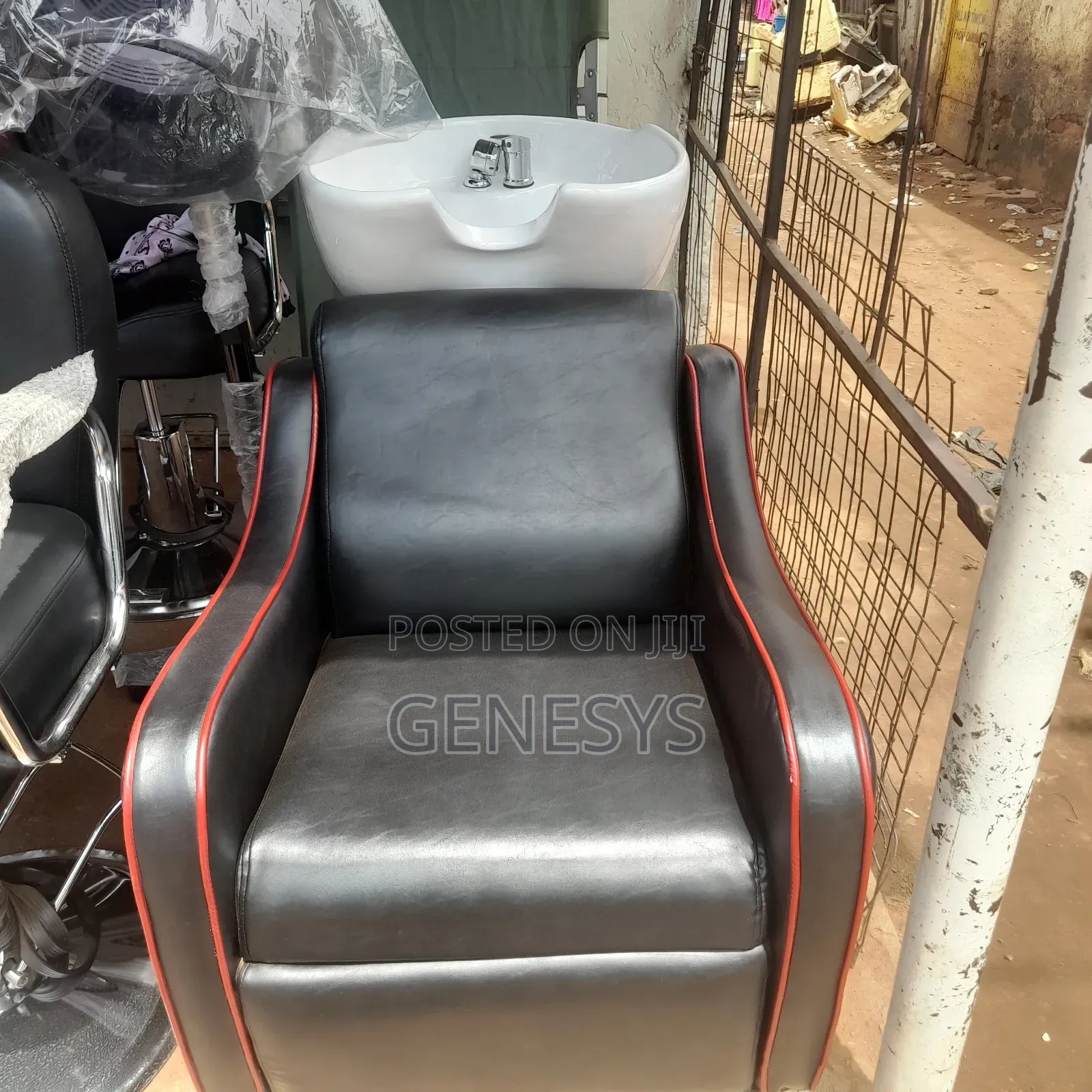 Saloon Sink Chair