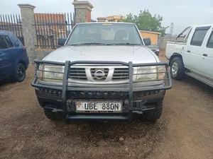 Nissan Navara 2000 Gray