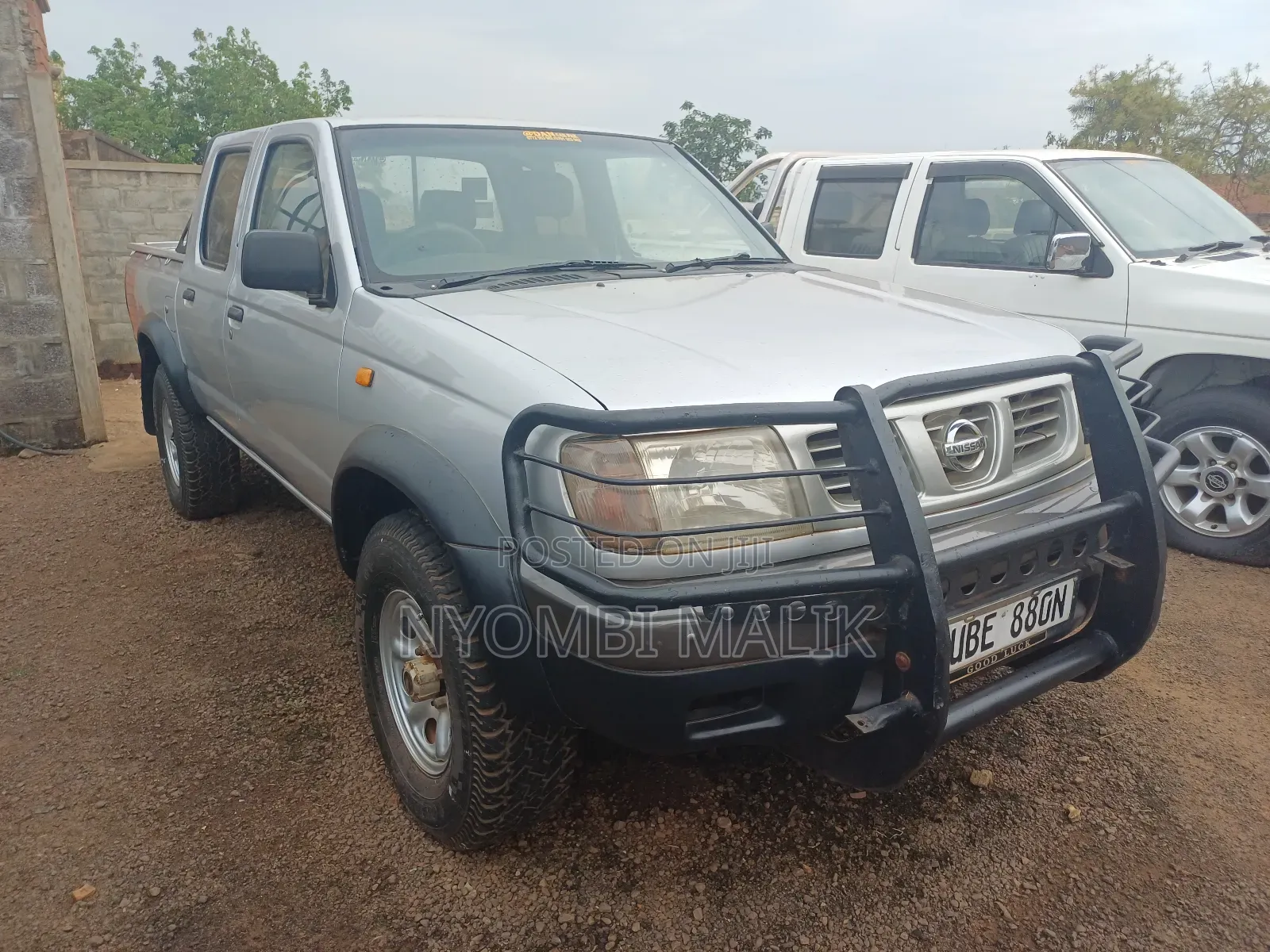 Nissan Navara 2000 Gray