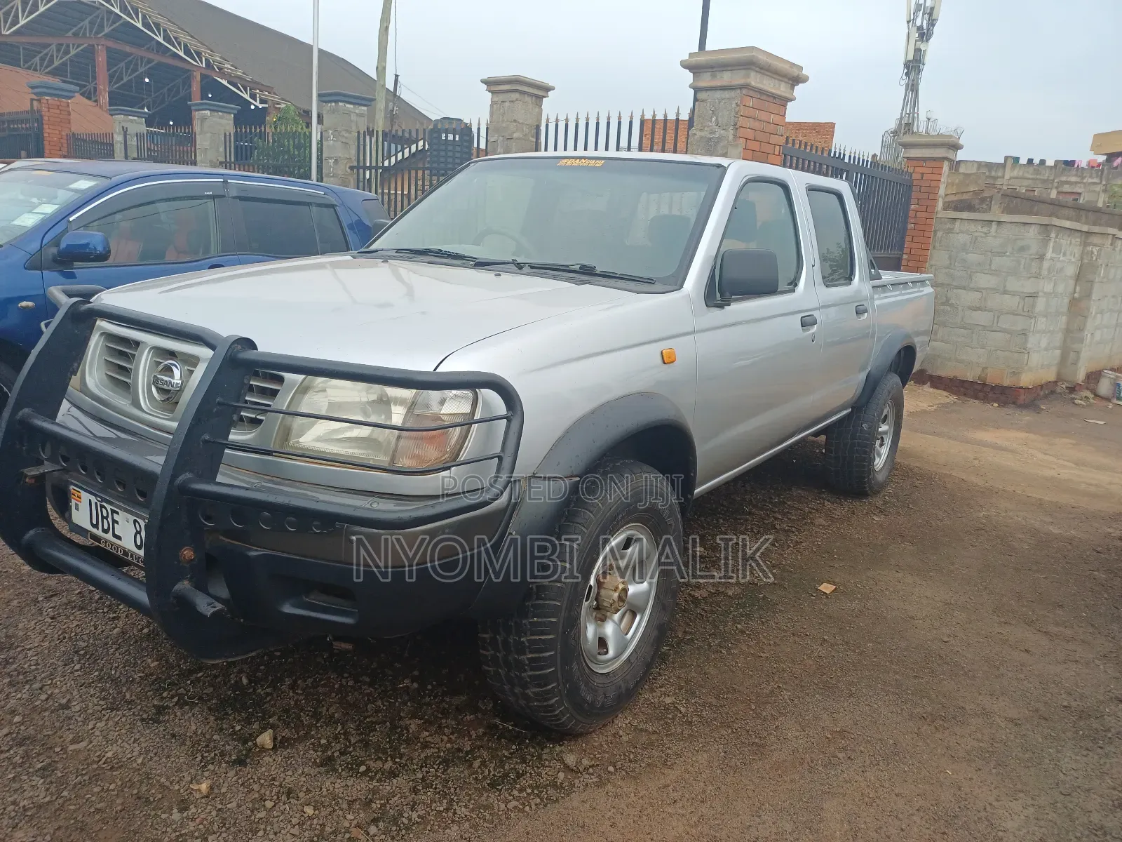 Nissan Navara 2000 Gray