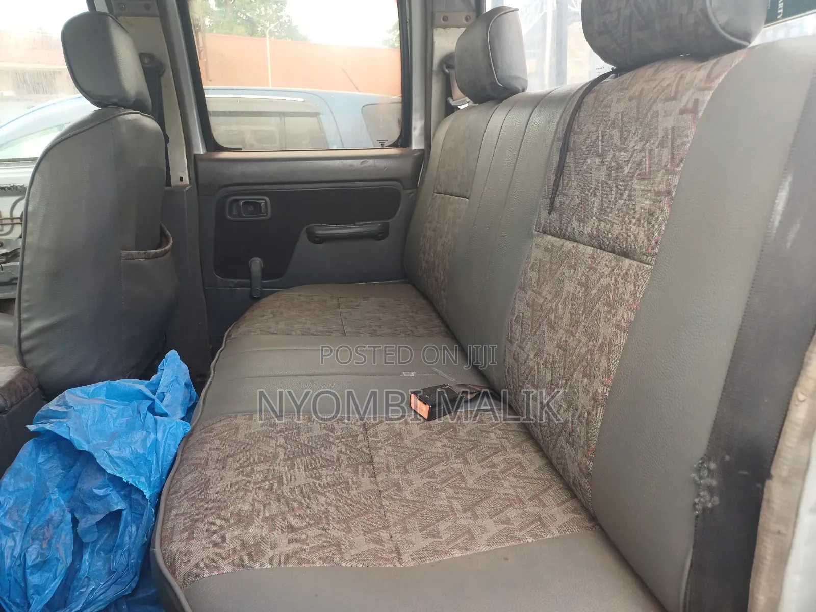 Nissan Navara 2000 Gray