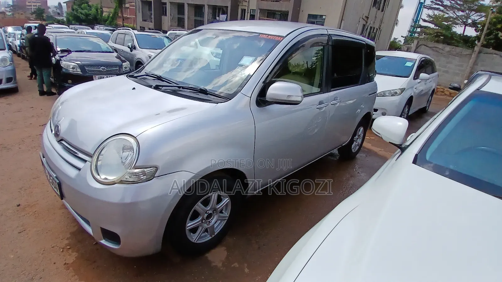 Toyota Sienta 2009 Silver