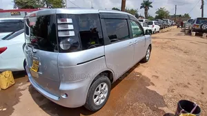 Toyota Sienta 2009 Silver