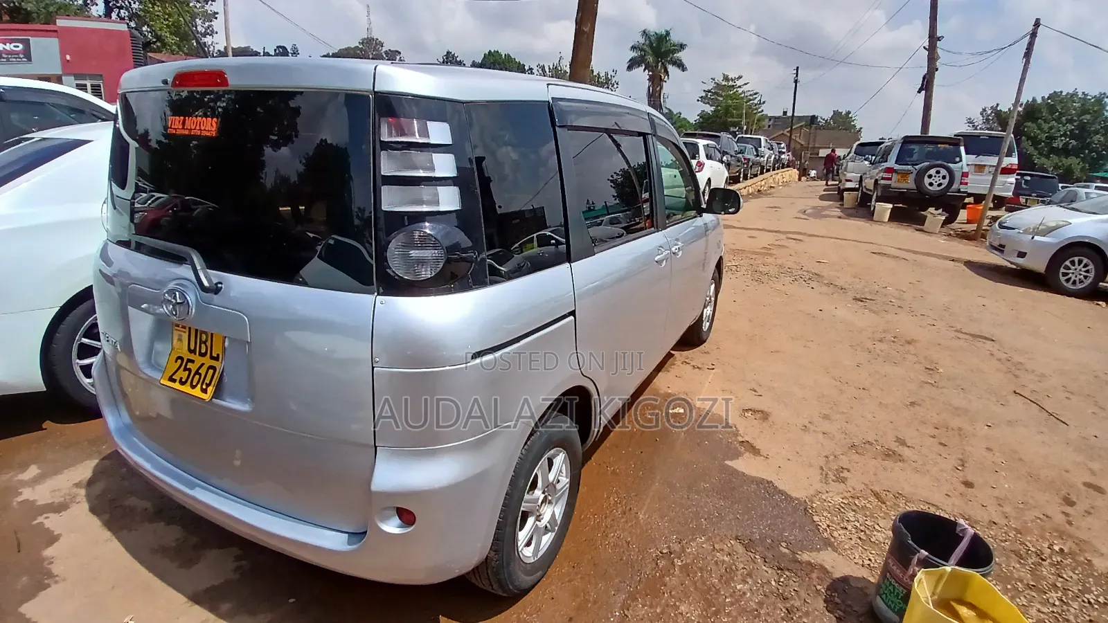 Toyota Sienta 2009 Silver