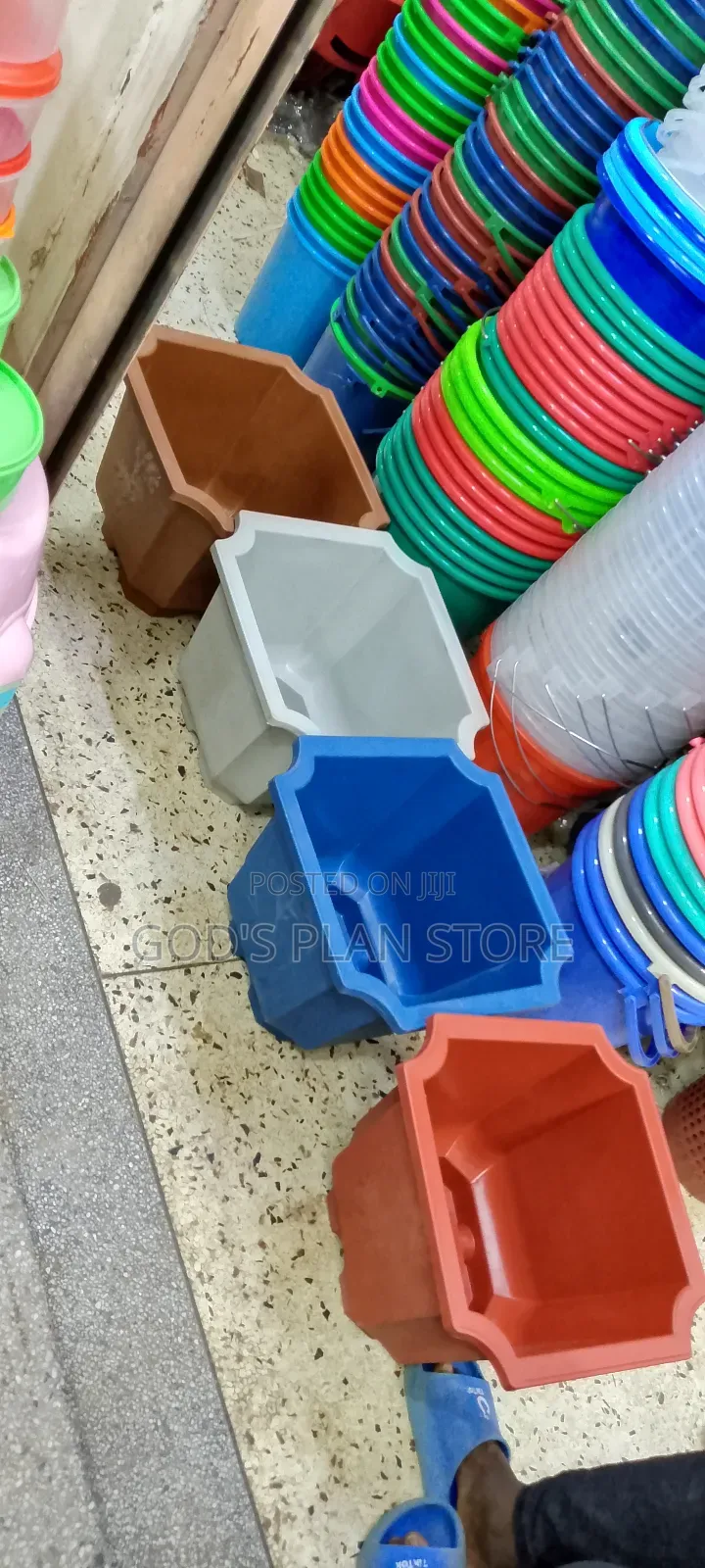 All Colors Plastic Flower Pots Flower Pots N