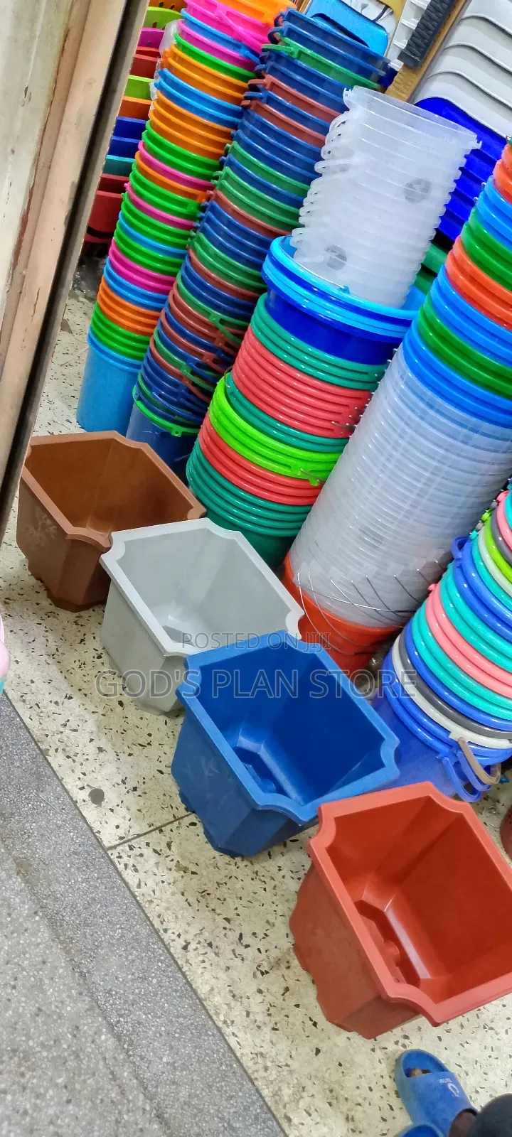 All Colors Plastic Flower Pots Flower Pots N