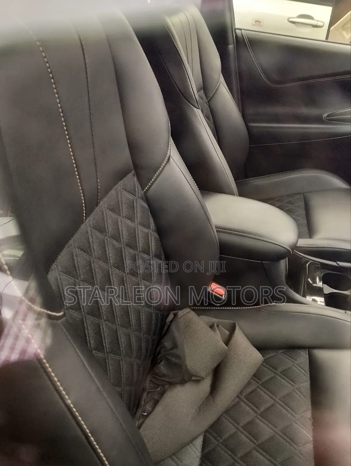 Toyota Harrier 2.0 2016 Black