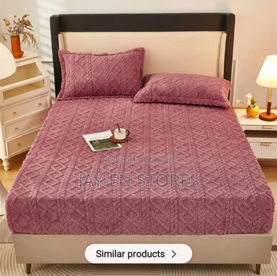 Pink Tufted Matress Cover With 2 Pillow Cases