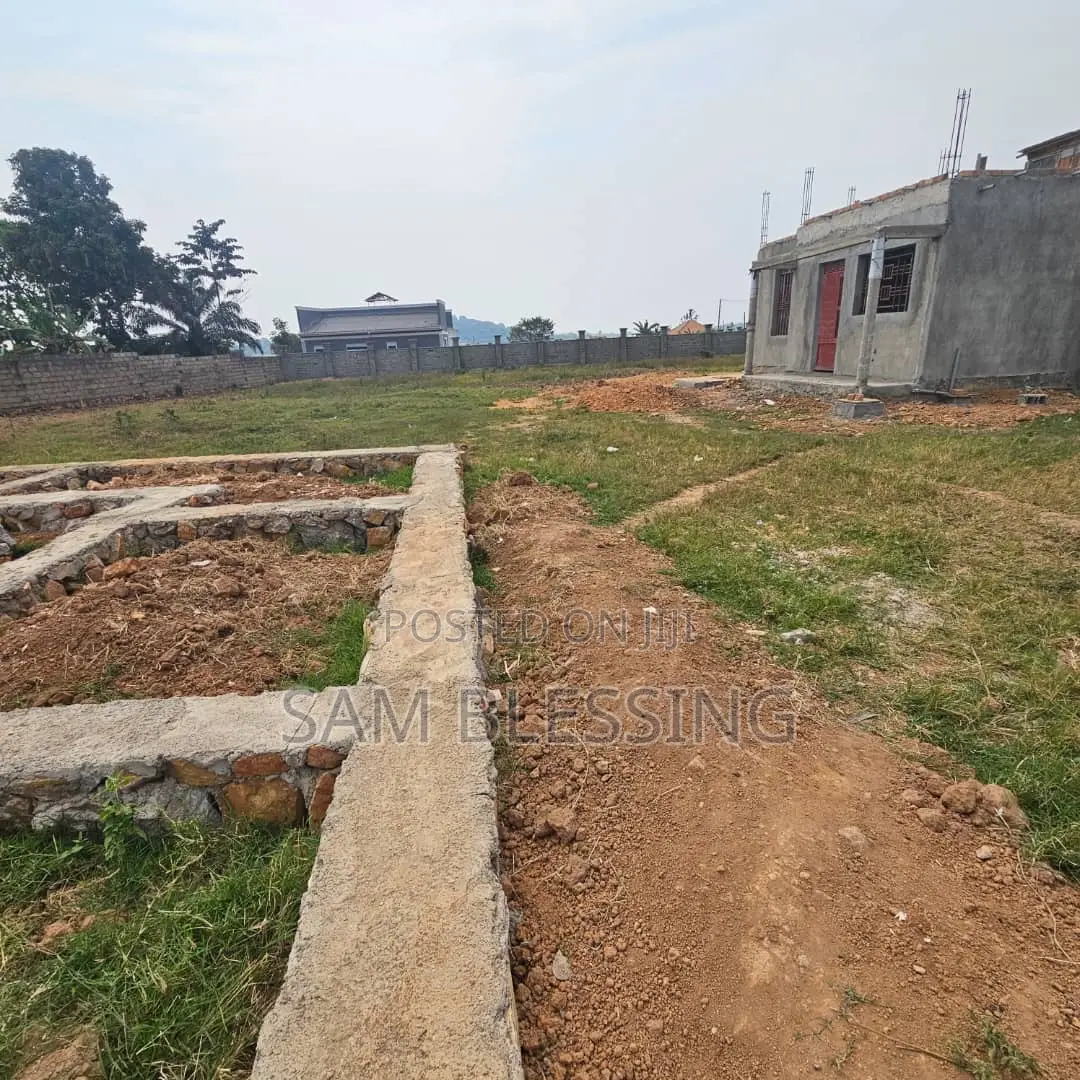 28 Decimals for Sale in Garuga Bukaya
