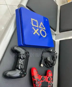 Chipped Ps4 Slim Bundle: 10 Games 2 Controllers Included.