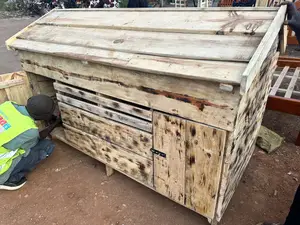 Pallet Double Dog Kennel