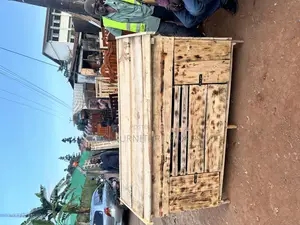 Pallet Double Dog Kennel