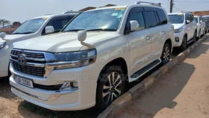 Toyota Land Cruiser 2016 White