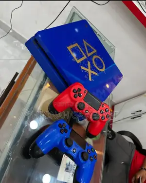 Ps4 Slim Chipped Console + 2 Dualshock 4 Controllers +10 Games