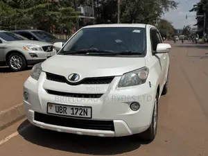 Toyota IST 2010 White