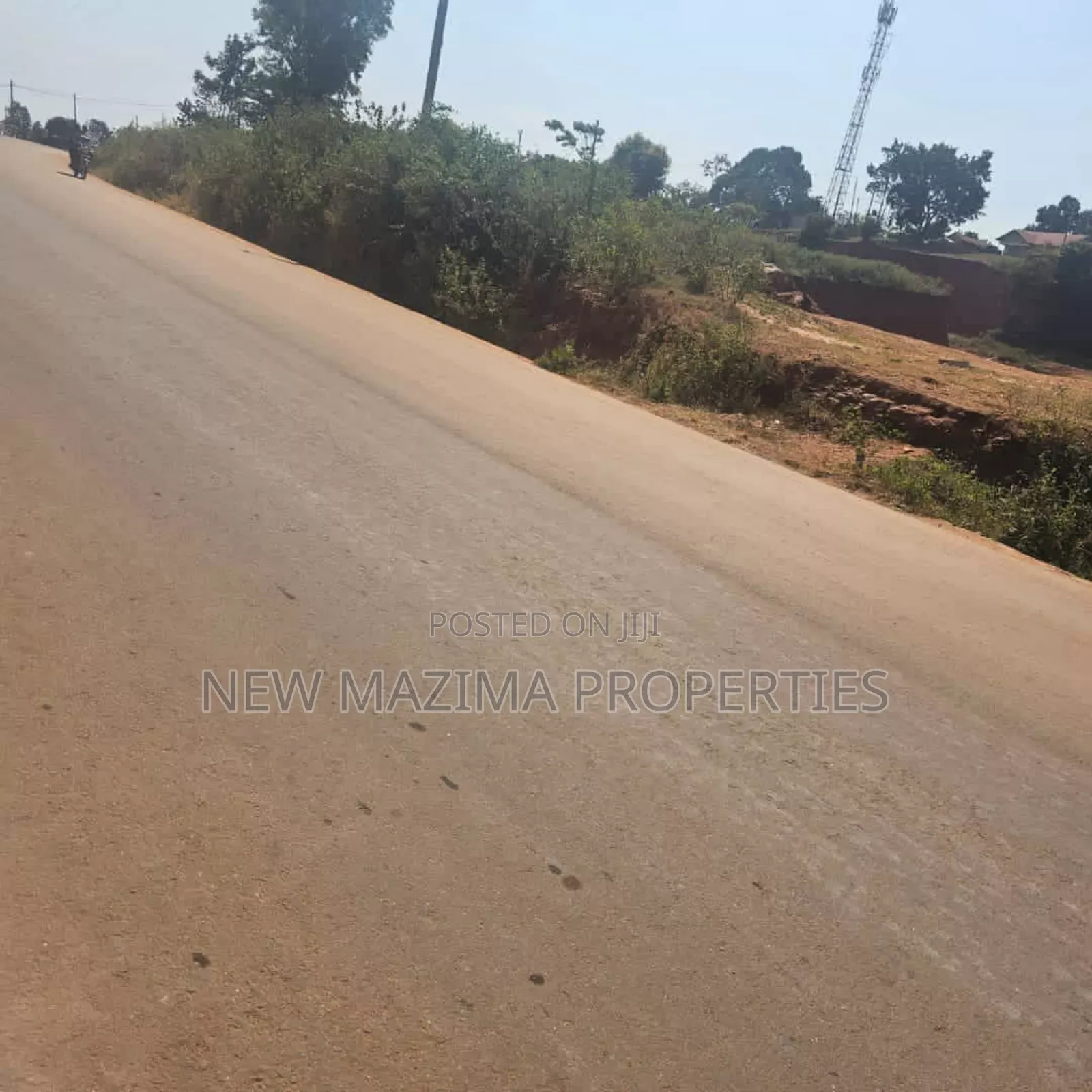 Commercial Plot Quicksale on Main of Kawuku Bwerenga Tarmac With Title