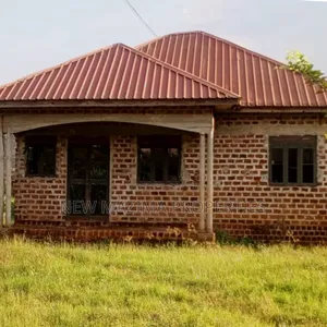 3bdrm Bungalow In Kasangati Kiti, Central Division For Sale
