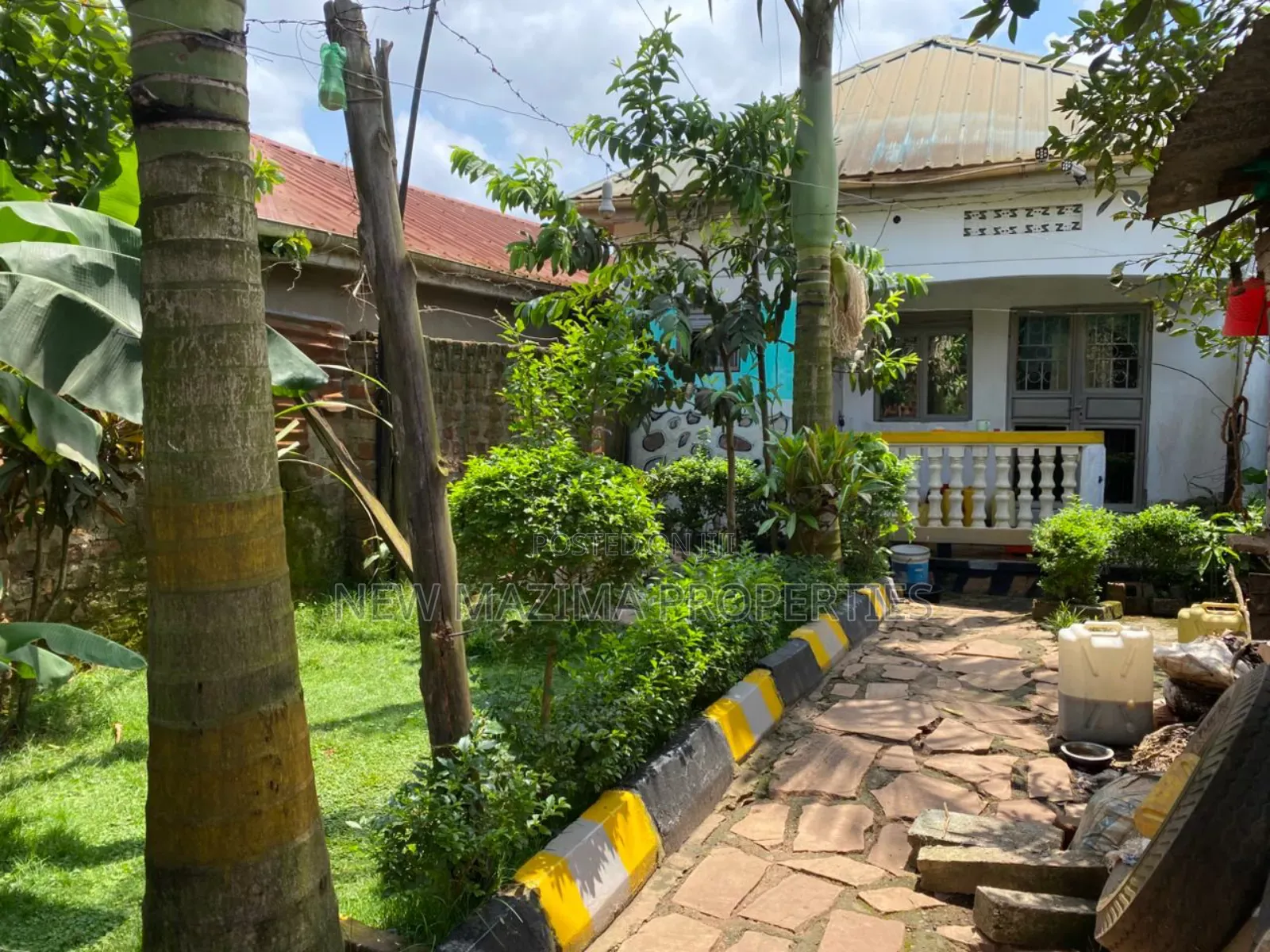 2bdrm House in Kawempe Kawanda, Central Division for sale