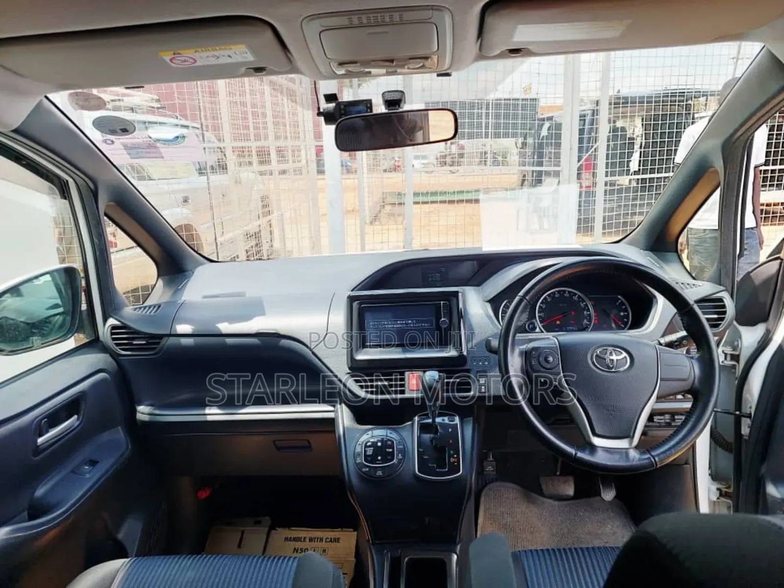 Toyota Noah 2014 White
