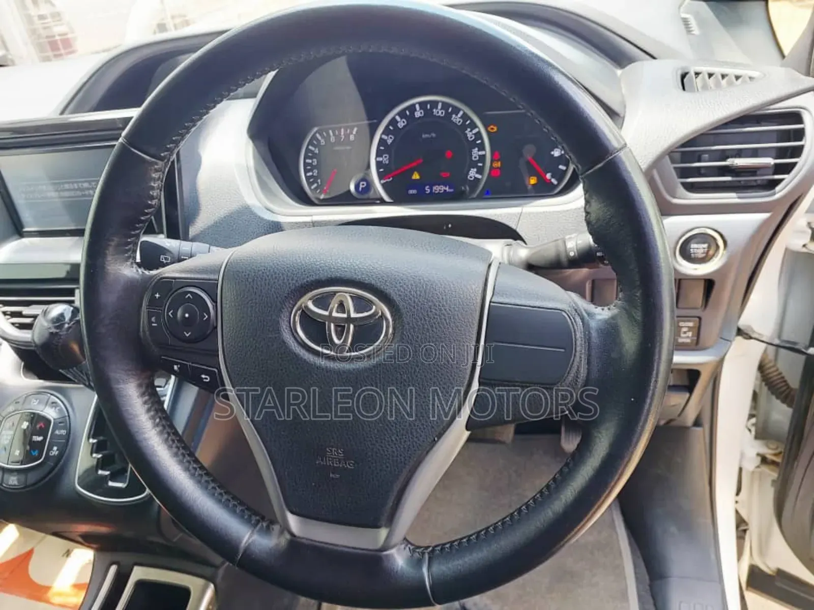 Toyota Noah 2014 White