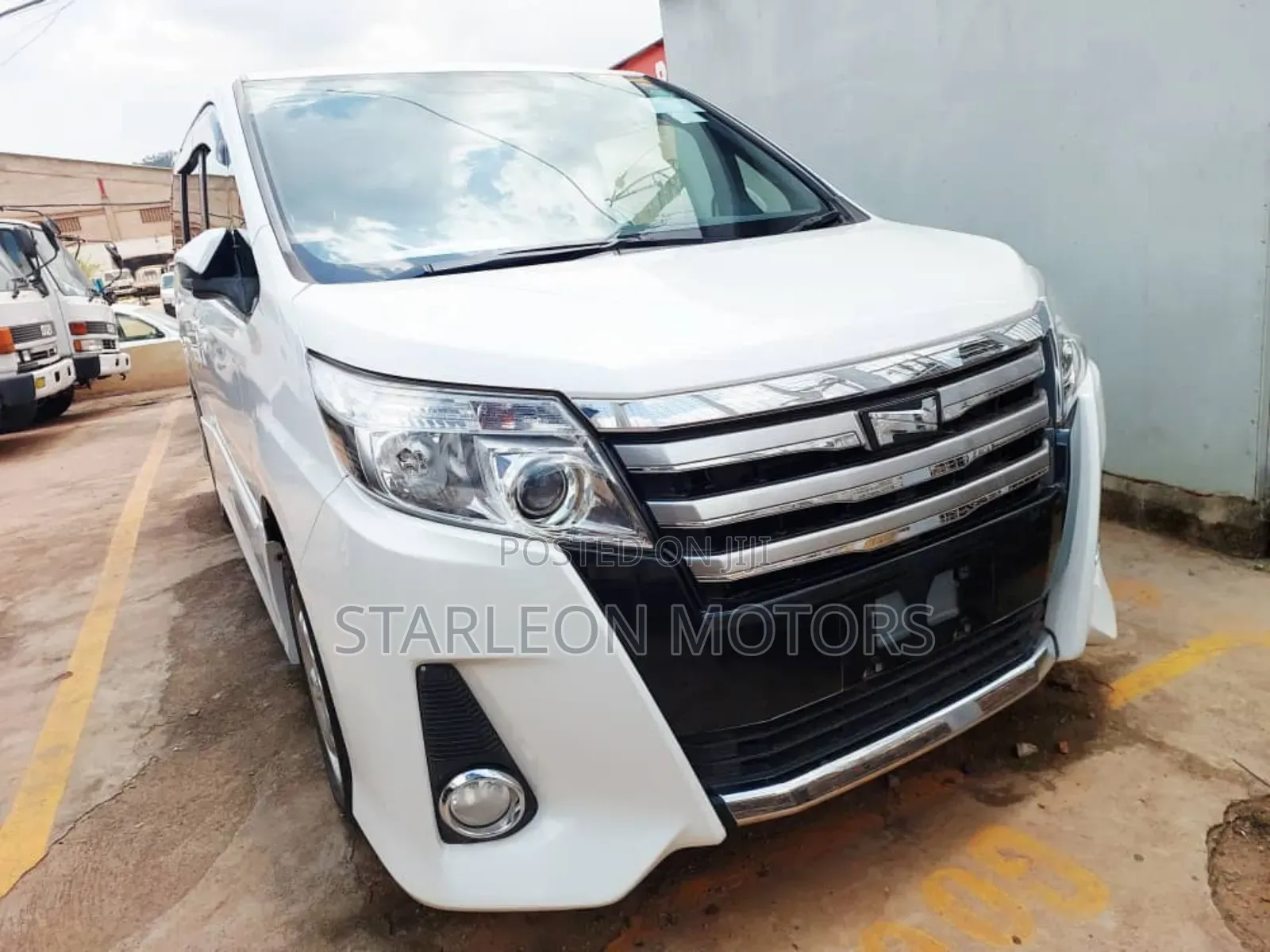 Toyota Noah 2014 White
