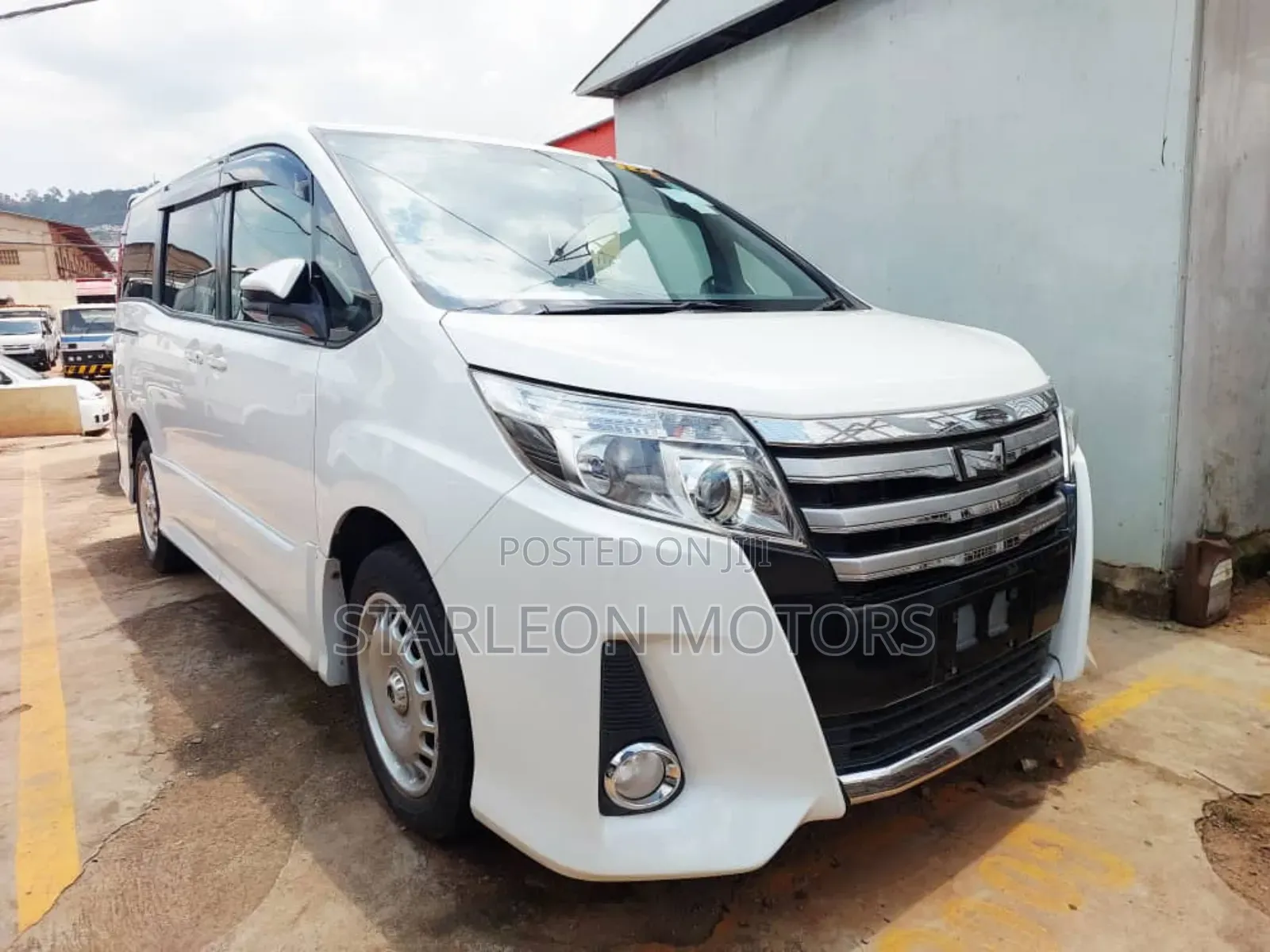 Toyota Noah 2014 White