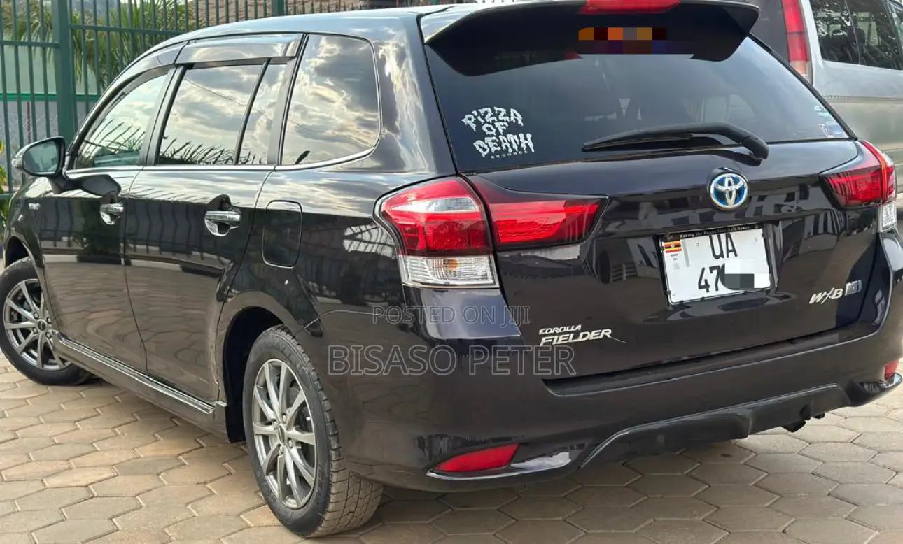 Toyota Corolla Fielder 1.5 Hybrid FWD 2016 Black