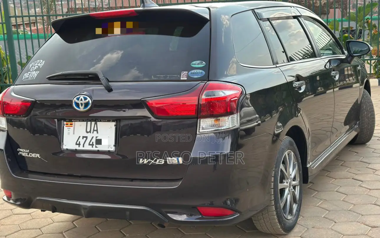 Toyota Corolla Fielder 1.5 Hybrid FWD 2016 Black