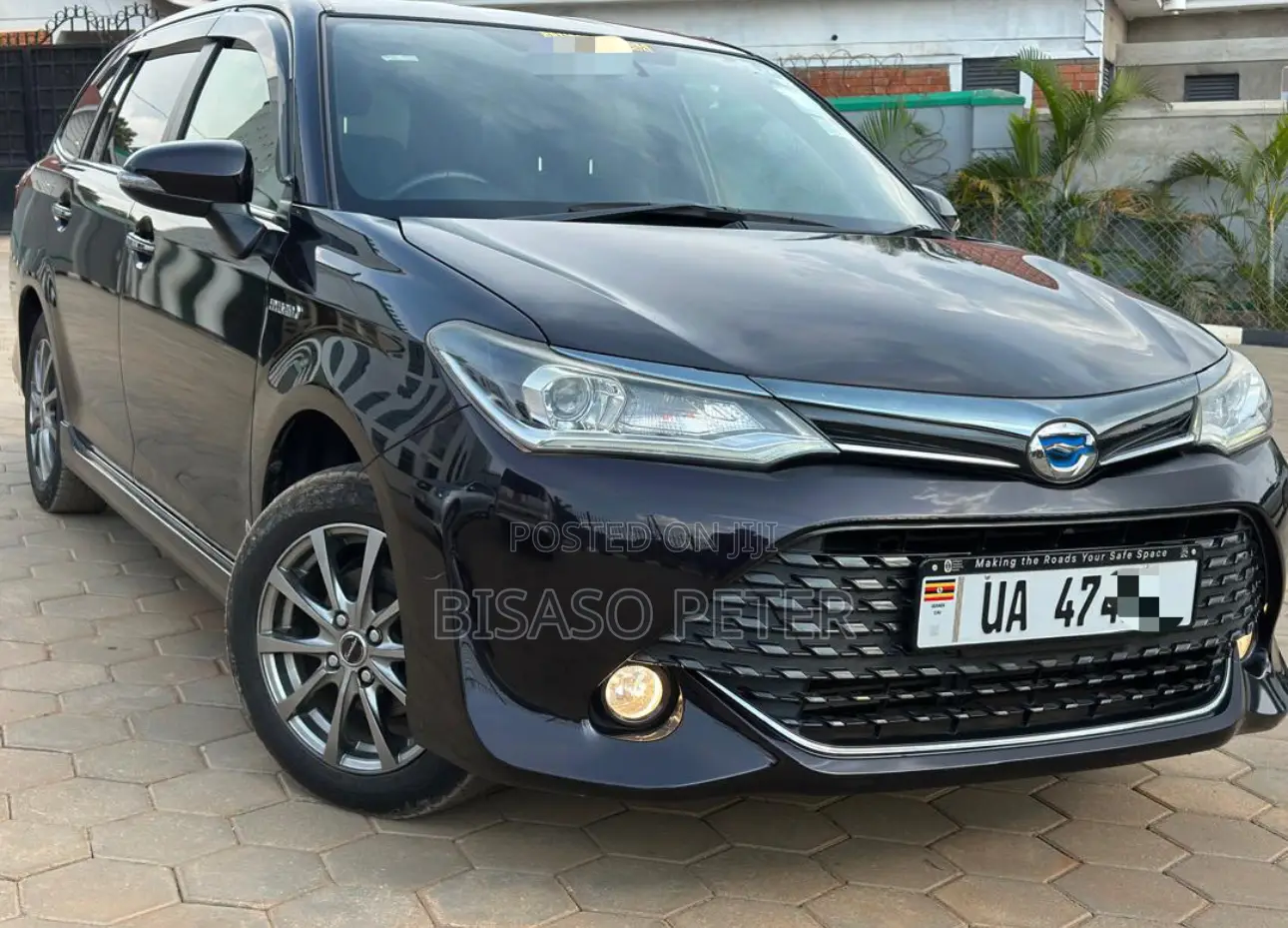 Toyota Corolla Fielder 1.5 Hybrid FWD 2016 Black