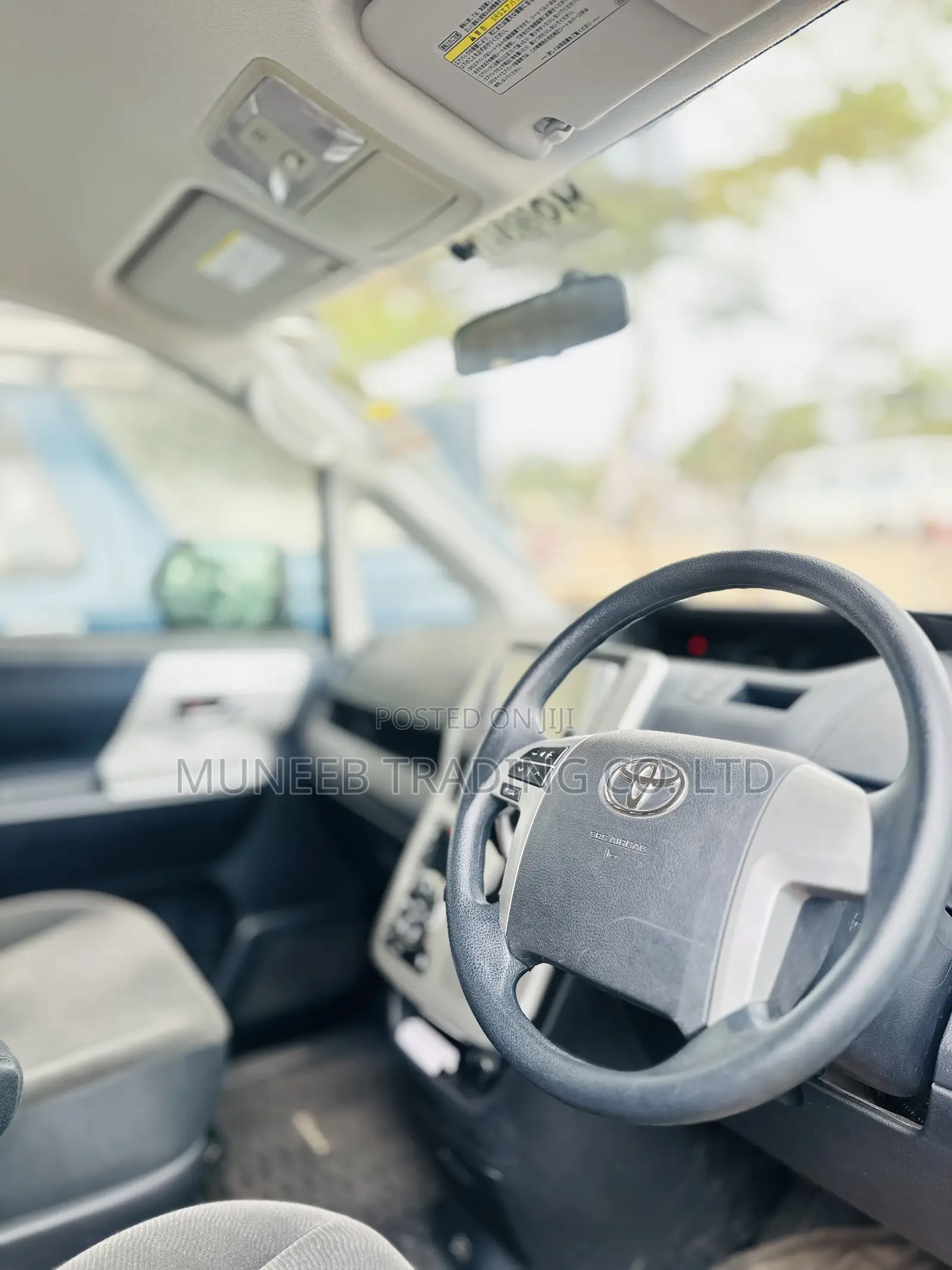 Toyota Noah 2.0 143hp AWD (7 Seater) 2011 Gray