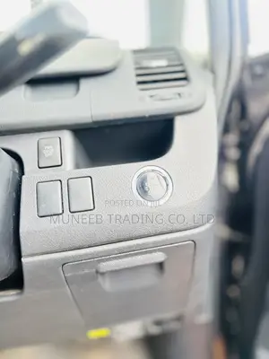 Toyota Noah 2.0 143hp AWD (7 Seater) 2011 Gray