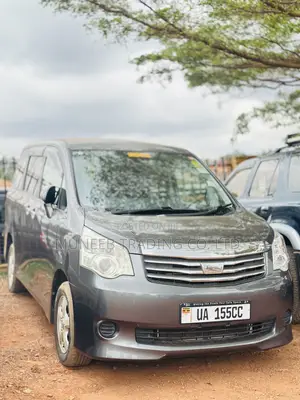 Toyota Noah 2.0 143hp AWD (7 Seater) 2011 Gray