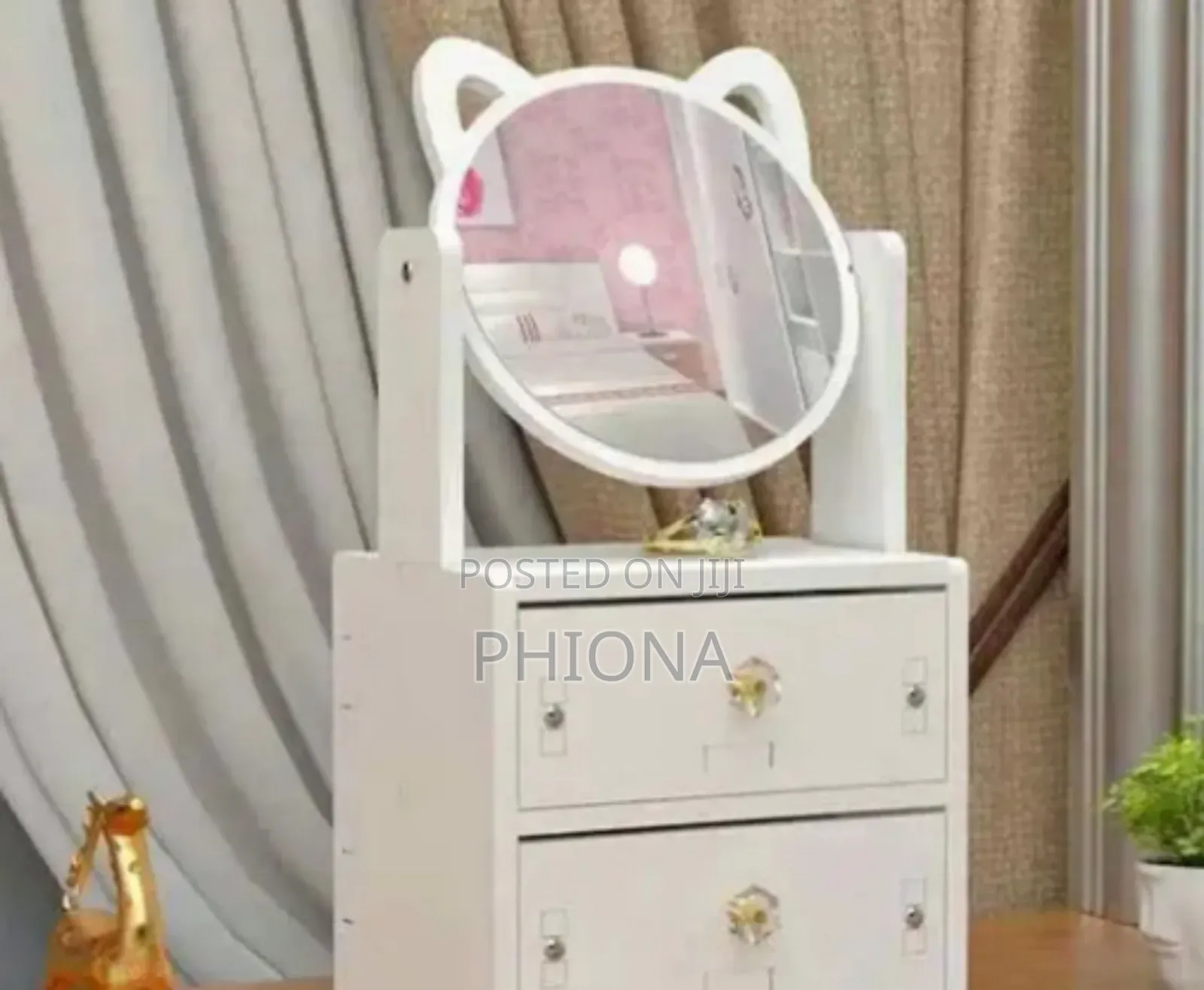 Cosmetic Organizer