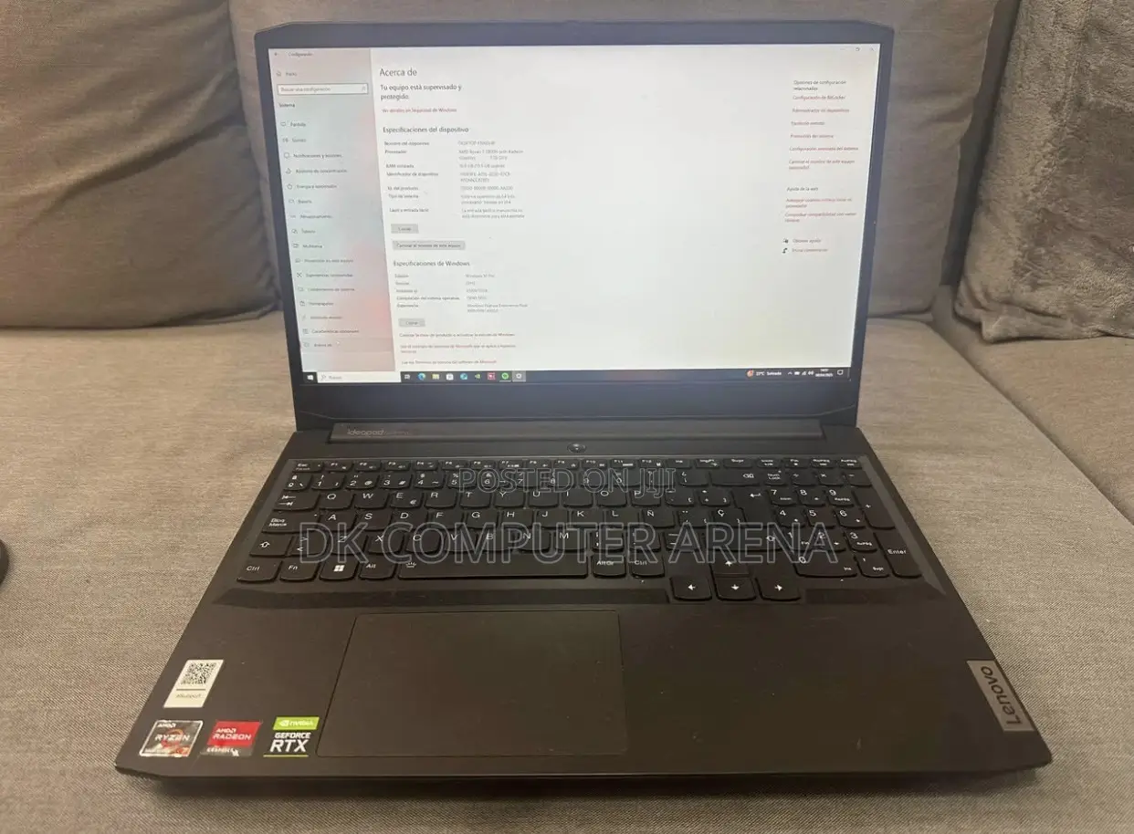 Laptop Lenovo V110 8GB AMD Ryzen 5 SSD 256GB