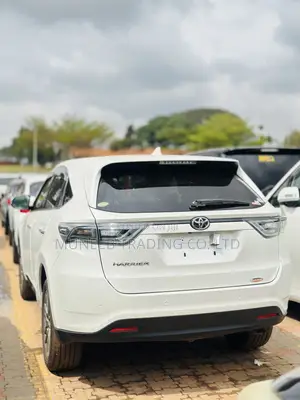 Toyota Harrier 2.0 2016
