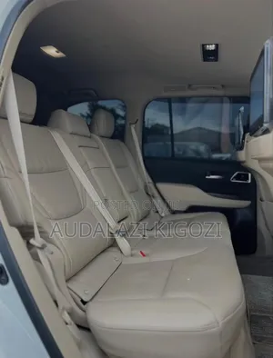 Toyota Land Cruiser 2023 White