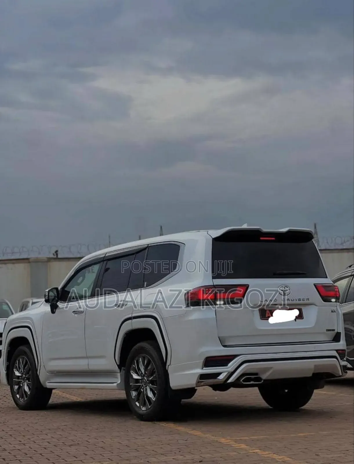 Toyota Land Cruiser 2023 White