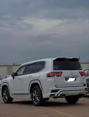 Toyota Land Cruiser 2023 White