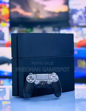 Ps4 With 10 Games, 2 Pads and Accessories