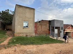 3bdrm House in Bweyogerere Estate, Wakiso / Wakiso for sale