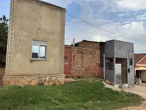3bdrm House in Bweyogerere Estate, Wakiso / Wakiso for sale